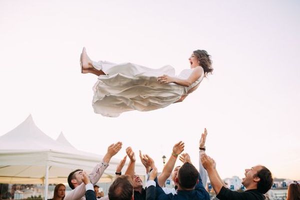 6-Creative-Ways-to-Keep-Your-Wedding-Guests-Entertained