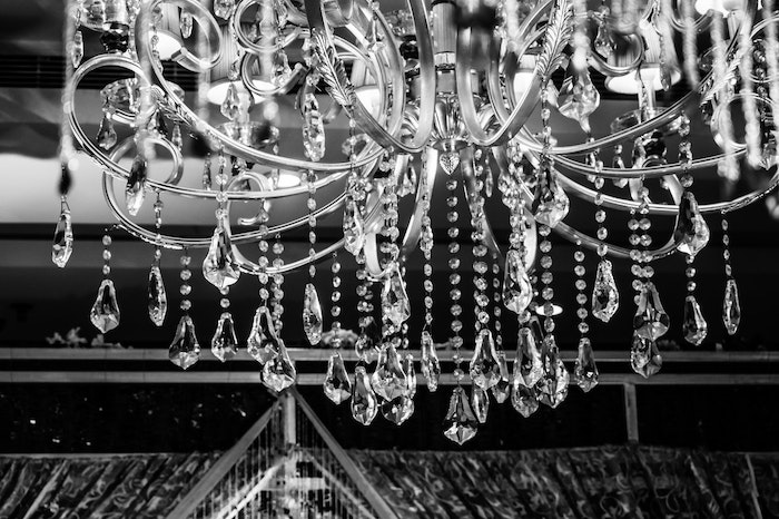 Home-Decor-Tips-That-Will-Make-You-Feel-Like-a-Celebrity-chandelier