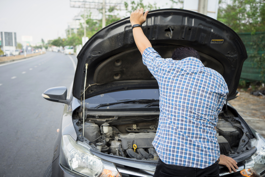 Emergency-Essentials-You-Should-Have-if-Your-Car-Breaks-Down