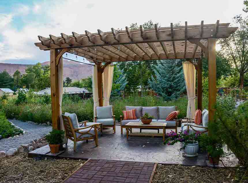 How To Maintain a Deck or a Pergola