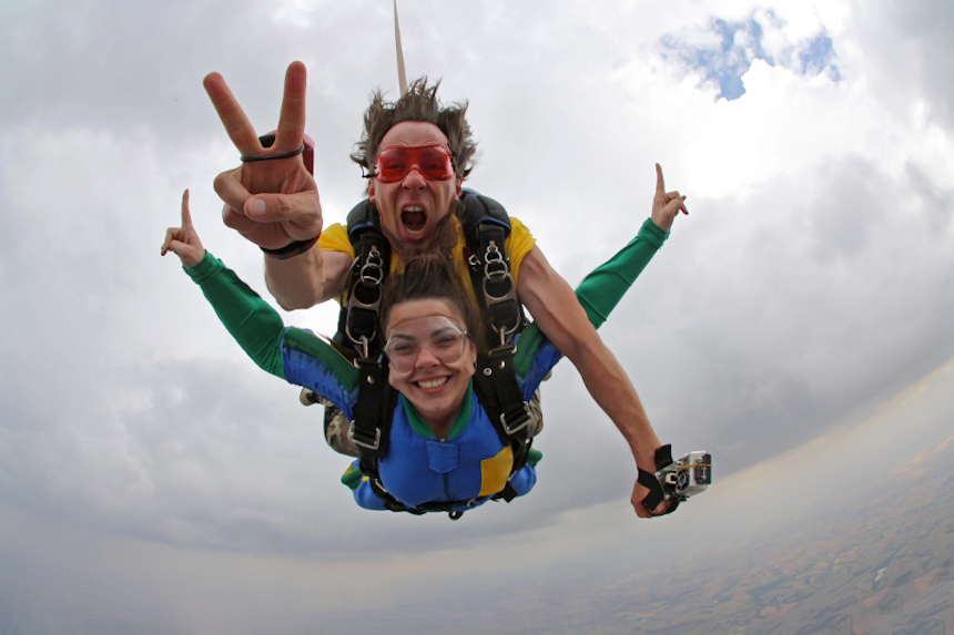 go-skydiving-anne-cohen-writes-website-adventure-adventurous-couple