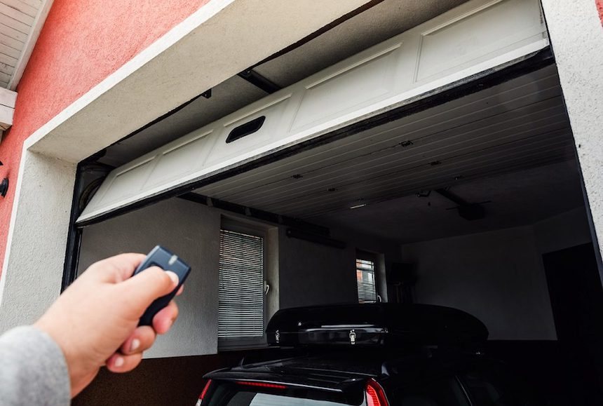 garage-door-styles-that-give-your-home-instant-upgrade