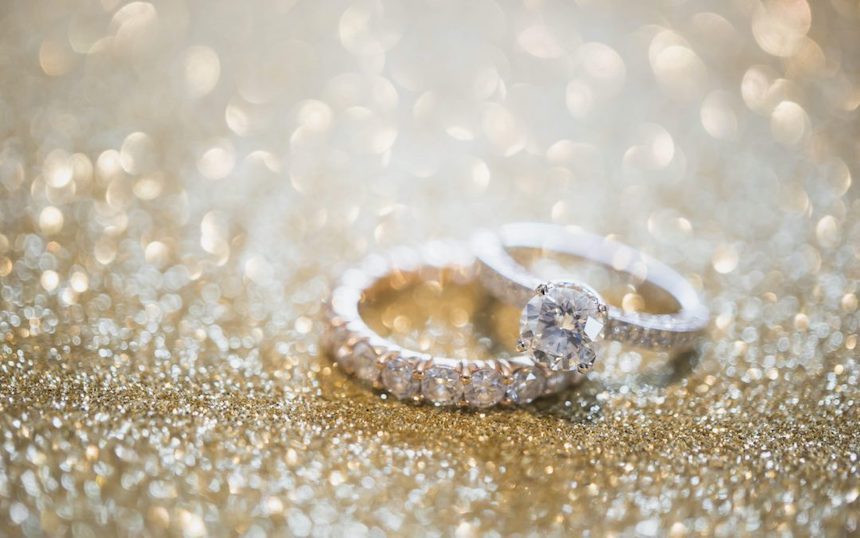 platinum-diamond-engagement-rings