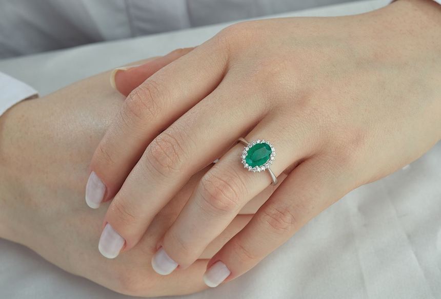 alternatives-to-the-classic-diamond-wedding-ring